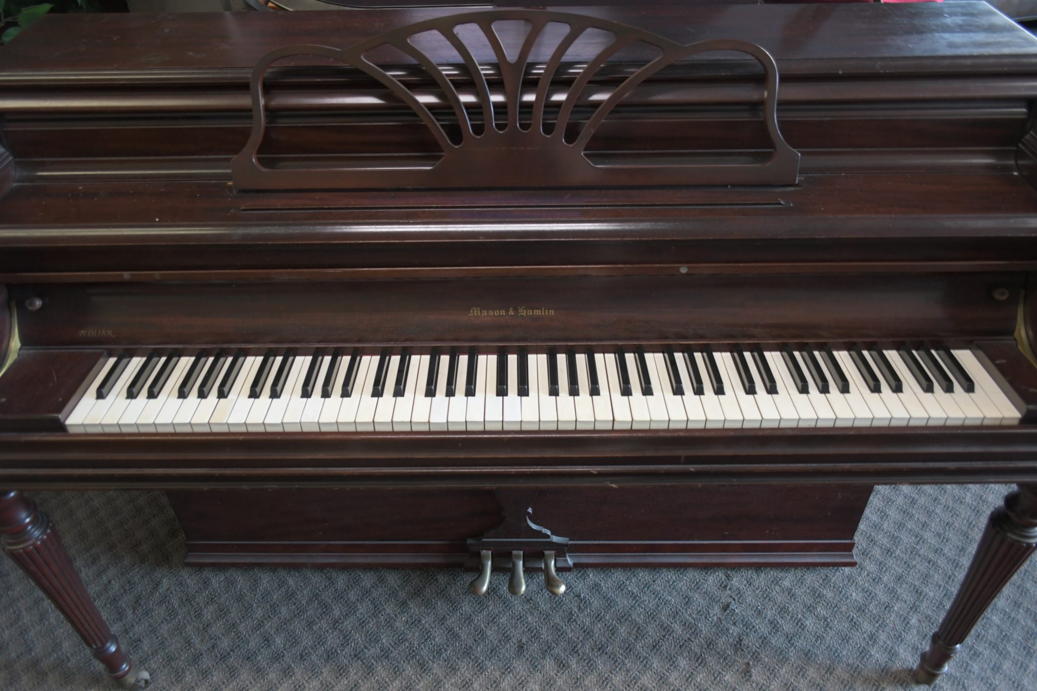 Mason & Hamlin 4legged Console Starbird Piano