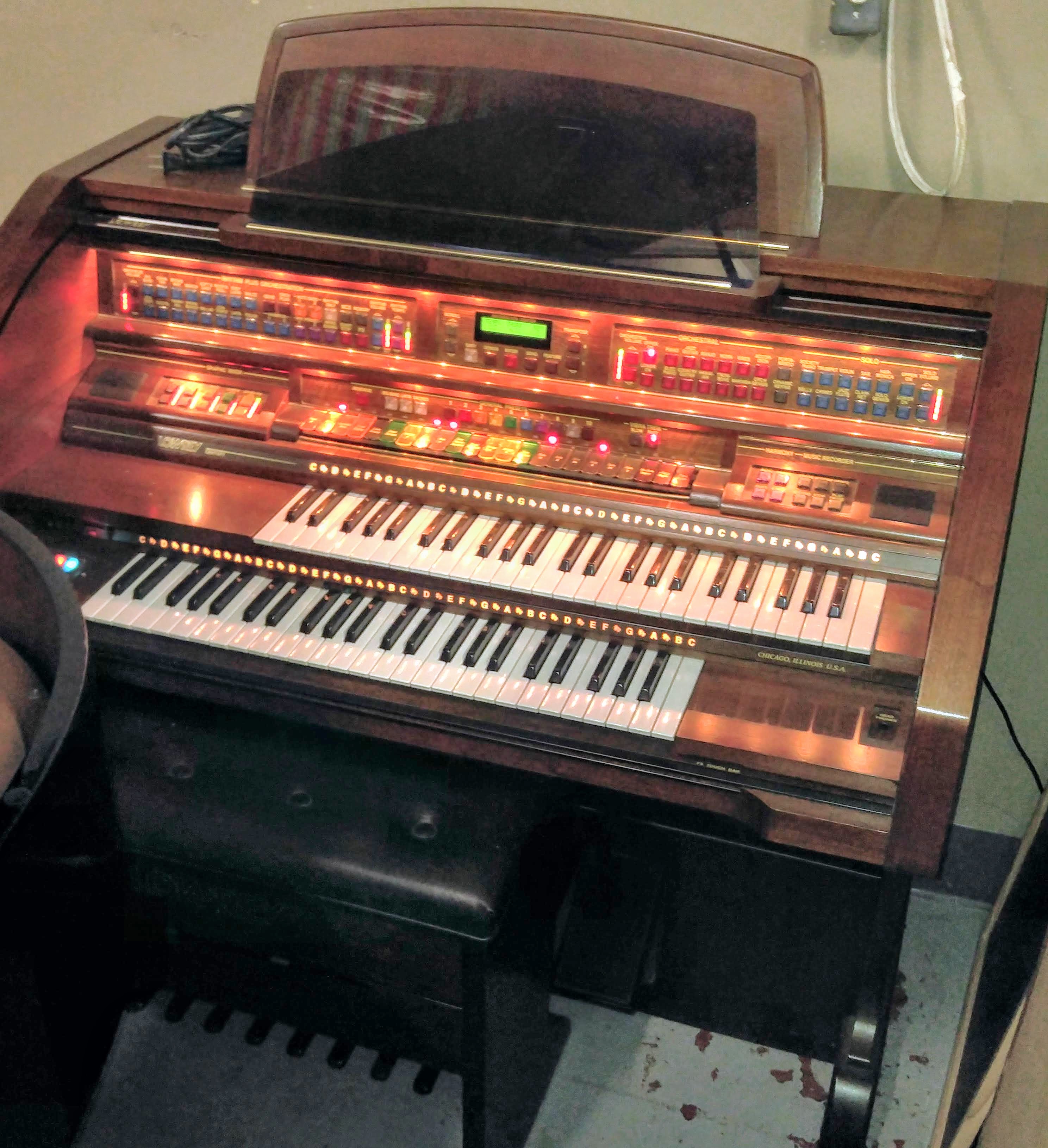 used lowrey organ