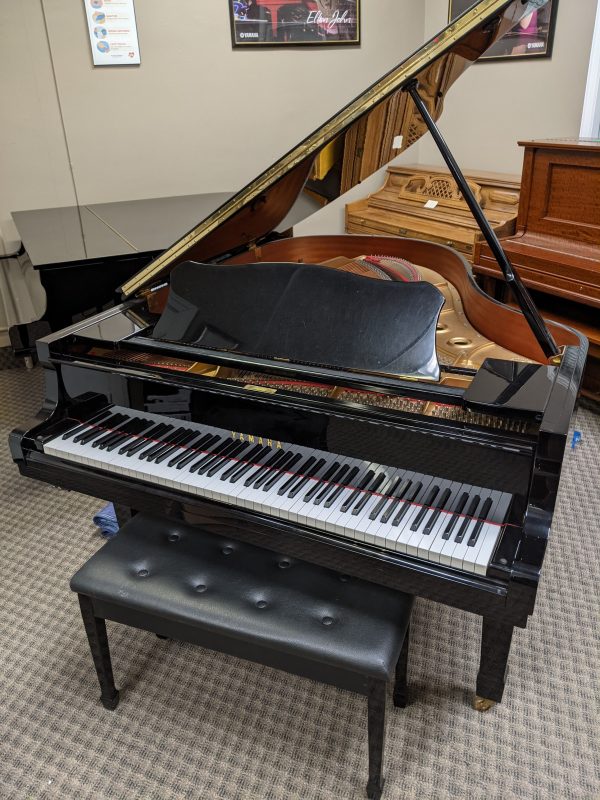 SOLD Yamaha C3